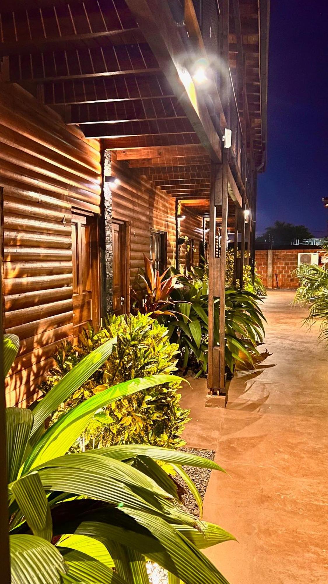 Alma Pura Hotel Puerto Iguazú Exterior foto